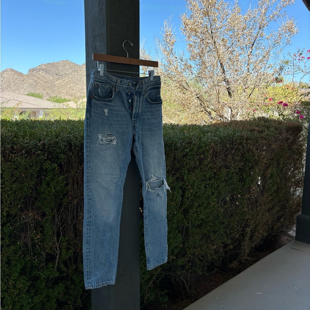 🌵Levi’s 501’s button fly distressed slim fit jeans | 26